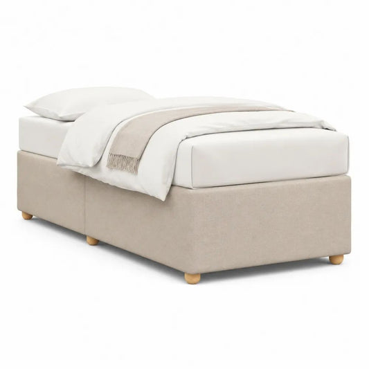 Lit simple rembourré en tissu beige avec sommier plateforme sans tête de lit, pieds en bois, couchage 90 × 190 cm